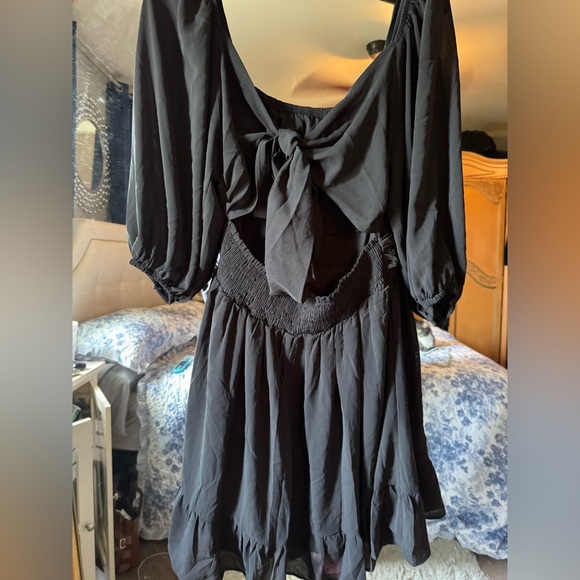 Dresses & Skirts - Elegant Black Dress with Bow Detail